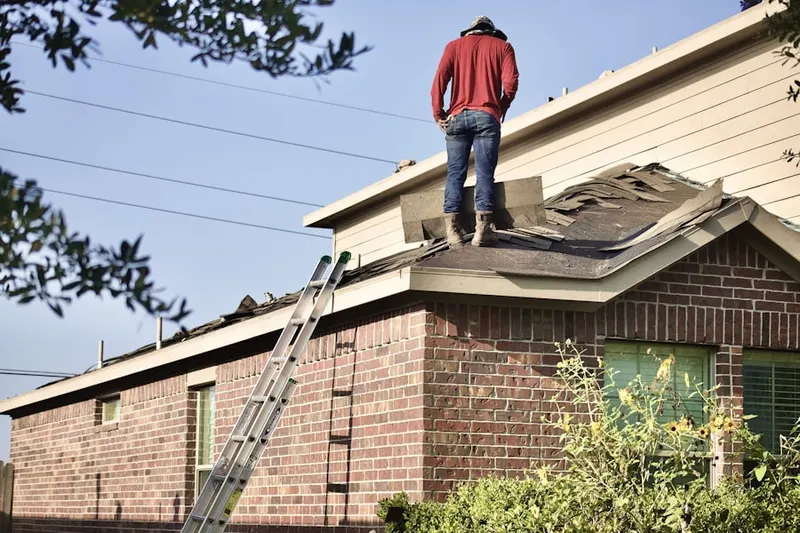 Professional roofer working on a residential roof in Los Alamitos